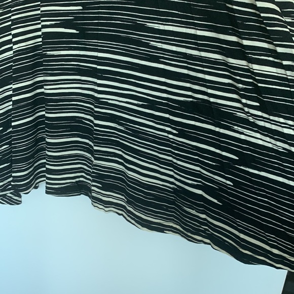 Ava Sky Shift Dress (B&W) - Picture 4 of 4